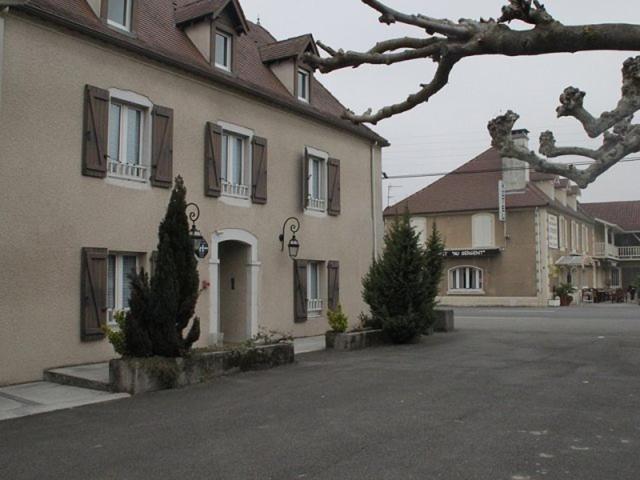 Hotel Peret Denguin Exterior foto